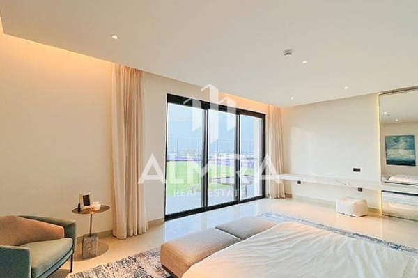 Ample Apartment At Last Floor